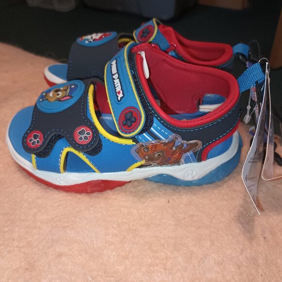 NEW Paw Patrol Toddler Boys Light-Up Sandals 8 - Picture 7 of 9